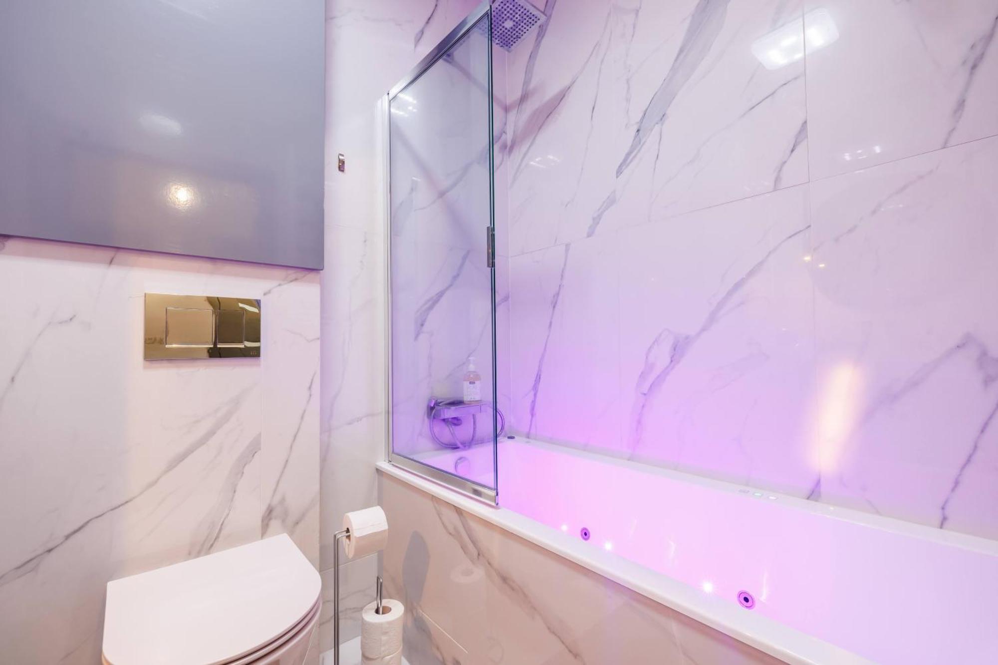 Luxury Apartment With Spa Bath- City Centre, Free Parking Rzeszów Extérieur photo